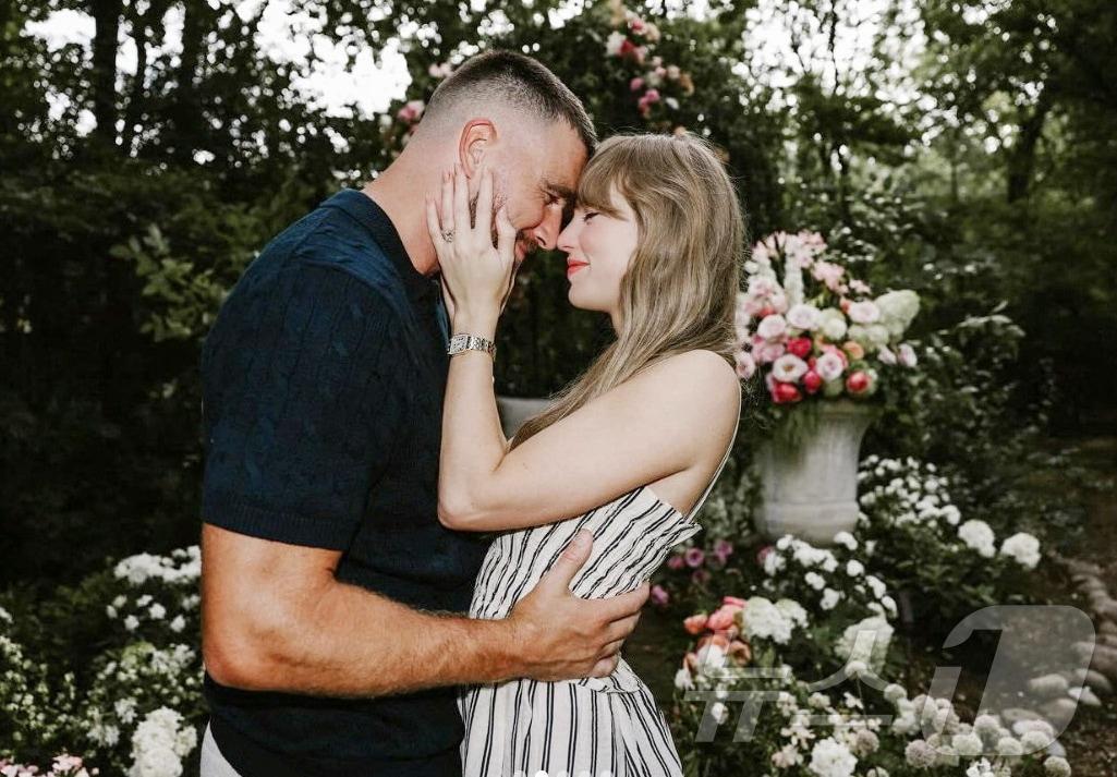 / Courtesy of Taylor Swift Instagram