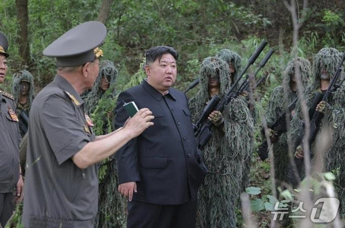 The Rodong Sinmun, the official newspaper of the Workers' Party of Korea, reported on Thursday that respected Comrade Kim Jong Un visited the Special Operations Training Base directly under the General Staff of the Korean People's Army on Wednesday and reviewed the training status of the sniper detachment and the special operations detachment / Rodong Sinmun