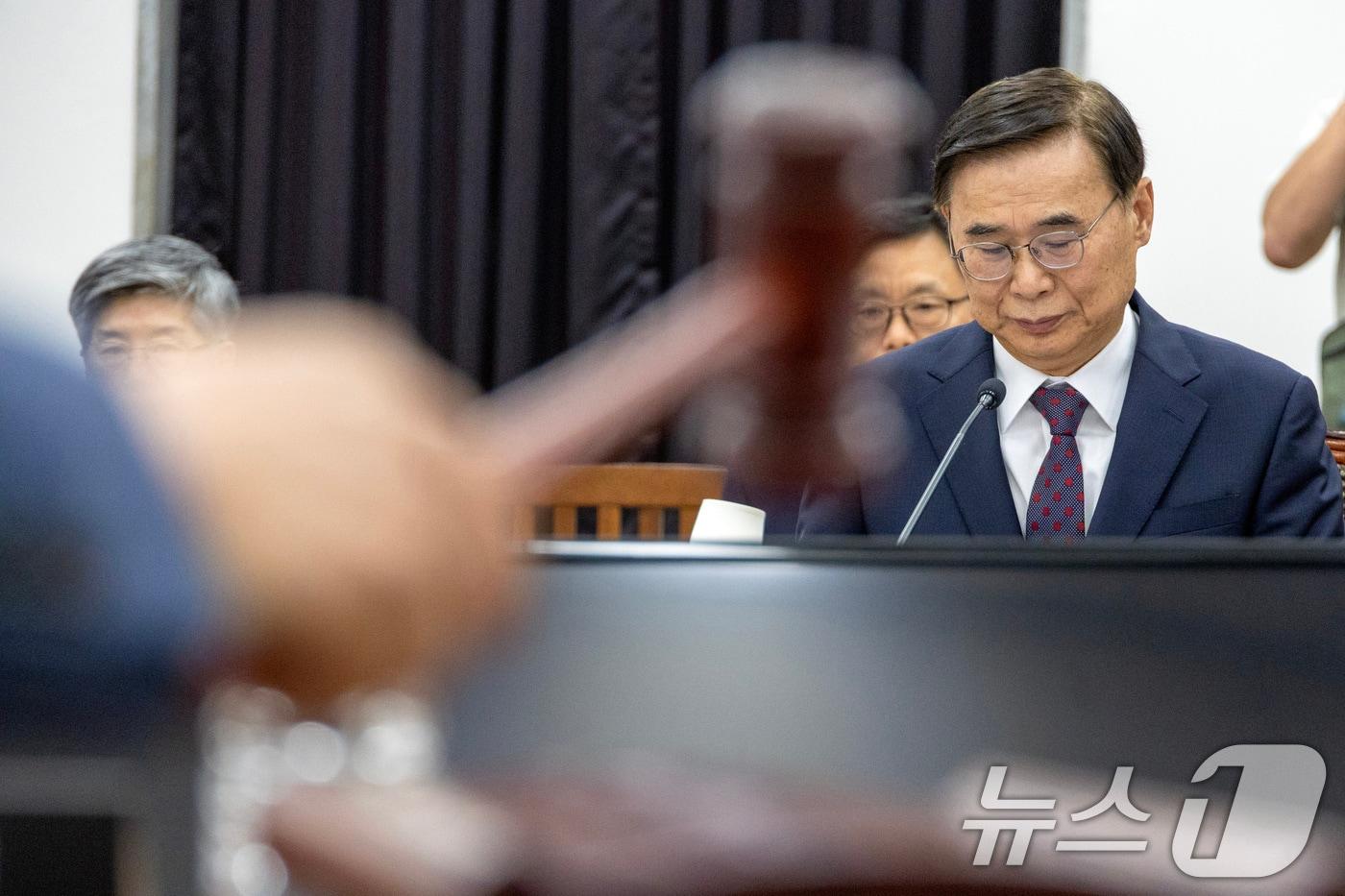 Lee Jong-seok, head of the National Intelligence Service, attends a plenary session of the Intelligence Committee at the National Assembly in Yeouido, Seoul, on Thursday morning. 2025.9.11 / News1