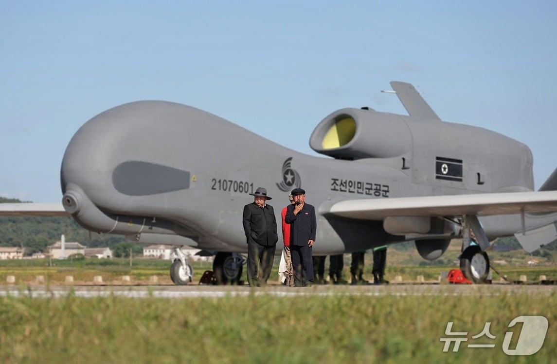 The North Korean Workers' Party's official newspaper, Rodong Sinmun, reported on Friday that General Secretary Kim visited a research institute and enterprises under the unmanned aviation technology consortium the previous day to oversee performance tests of unmanned armed equipment / Rodong Sinmun