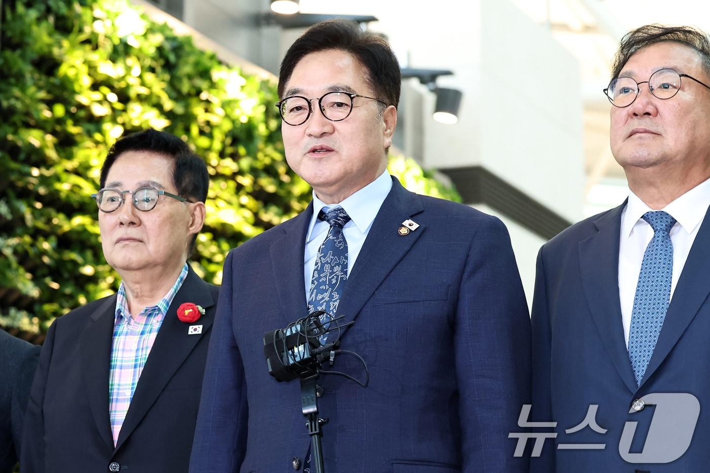 National Assembly Speaker Woo Won-sik answers questions as he leaves with a delegation of visiting lawmakers to attend the 80th anniversary of China's Victory in the Anti-Japanese War and Anti-Fascist War at Incheon International Airport on Tuesday afternoon. 2025.9.2 / News1