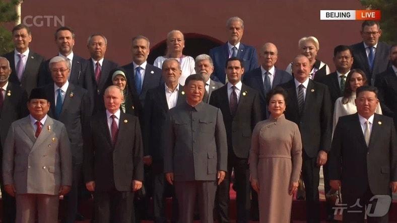 Chinese President Xi Jinping, Russian President Vladimir Putin, and North Korean leader Kim Jong Un pose for a commemorative photo at the 80th Anniversary Victory Day parade in Beijing's Tiananmen Square on Wednesday. (Image: China CGTN) 2025.9.3 / News1