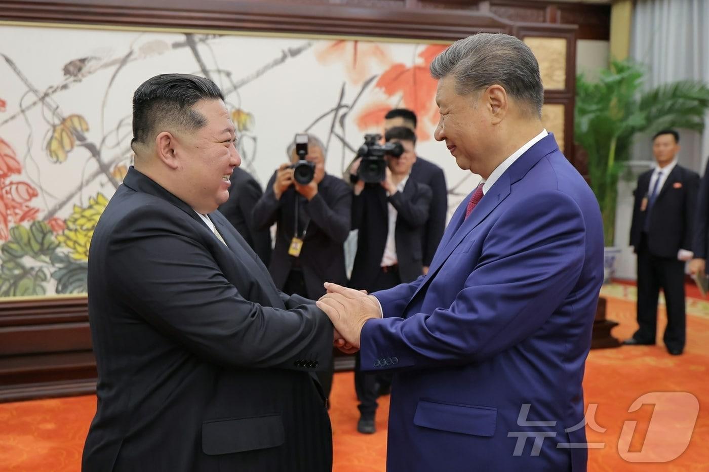 North Korea&#39;s state-run newspaper, Rodong Sinmun, reported on September 5 that Kim Jong Un held talks with President Xi Jinping at the Great Hall of the People in Beijing on September 4 / Rodong Sinmun