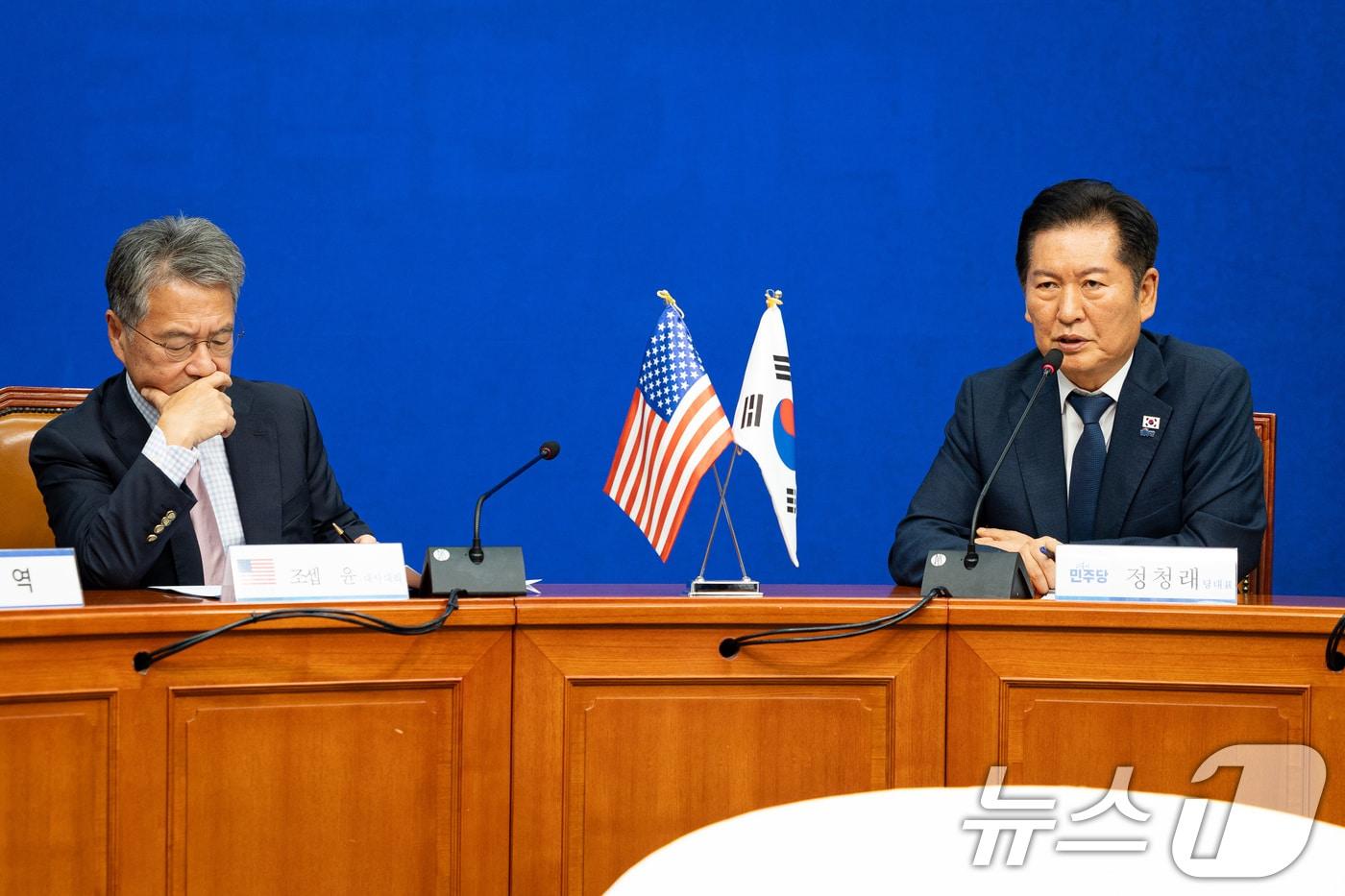 Jung Chung-rae, the leader of the Democratic Party of Korea, met with Joseph Yuosang Yun, the U.S. Chargé d'Affaires ad interim to Korea, at the National Assembly in Yeouido, Seoul. 2025.9.5 / News1