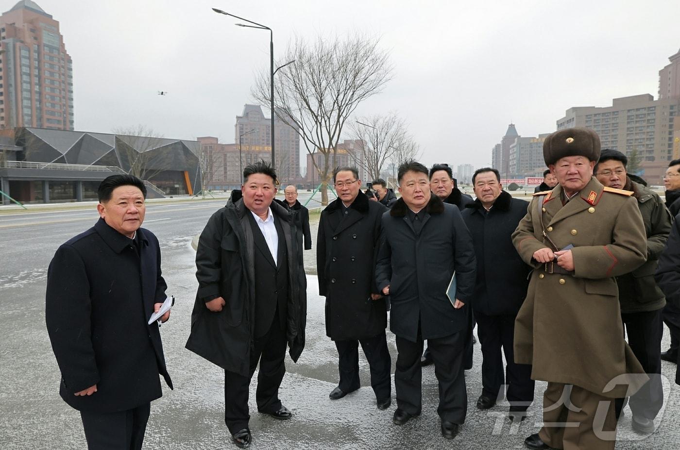 An image of Kim Jong Un, General Secretary of the Workers' Party of Korea, as reported in the party's official newspaper Rodong Sinmun on January 11. The newspaper reported that General Secretary Kim visited the construction site of the fourth phase of the Hwasong District the previous day / Rodong Sinmun