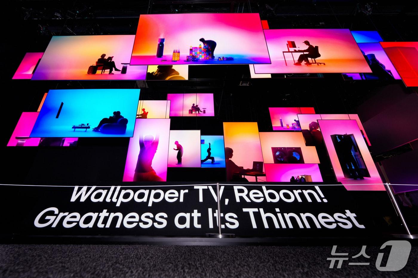 LG Electronics' wireless wallpaper TV, the LG OLED evo W6, unveiled at CES 2026, has received acclaim from major international media outlets. The LG OLED evo W6 is an innovative product featuring a design just 9mm thick—no thicker than a pencil—and incorporates a differentiated wireless transmission technology that, for the first time globally, delivers 4K 165Hz refresh rate video and audio without loss or delay / Provided by LG Electronics