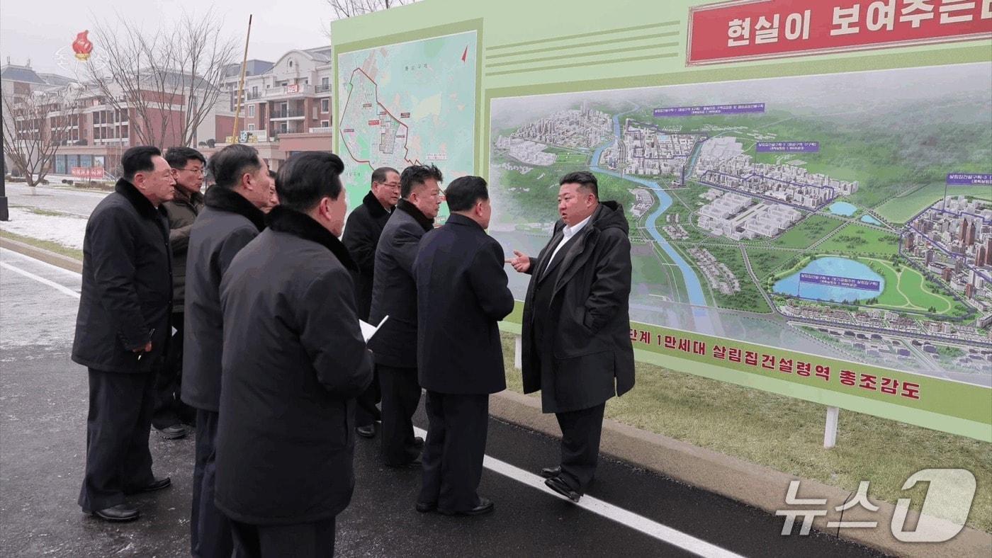 Kim Jong Un, General Secretary of the Workers' Party of Korea, conducting on-site guidance in the Hwasong District, as shown in footage released by Korean Central Television on January 11 / Capture from Korean Central Television