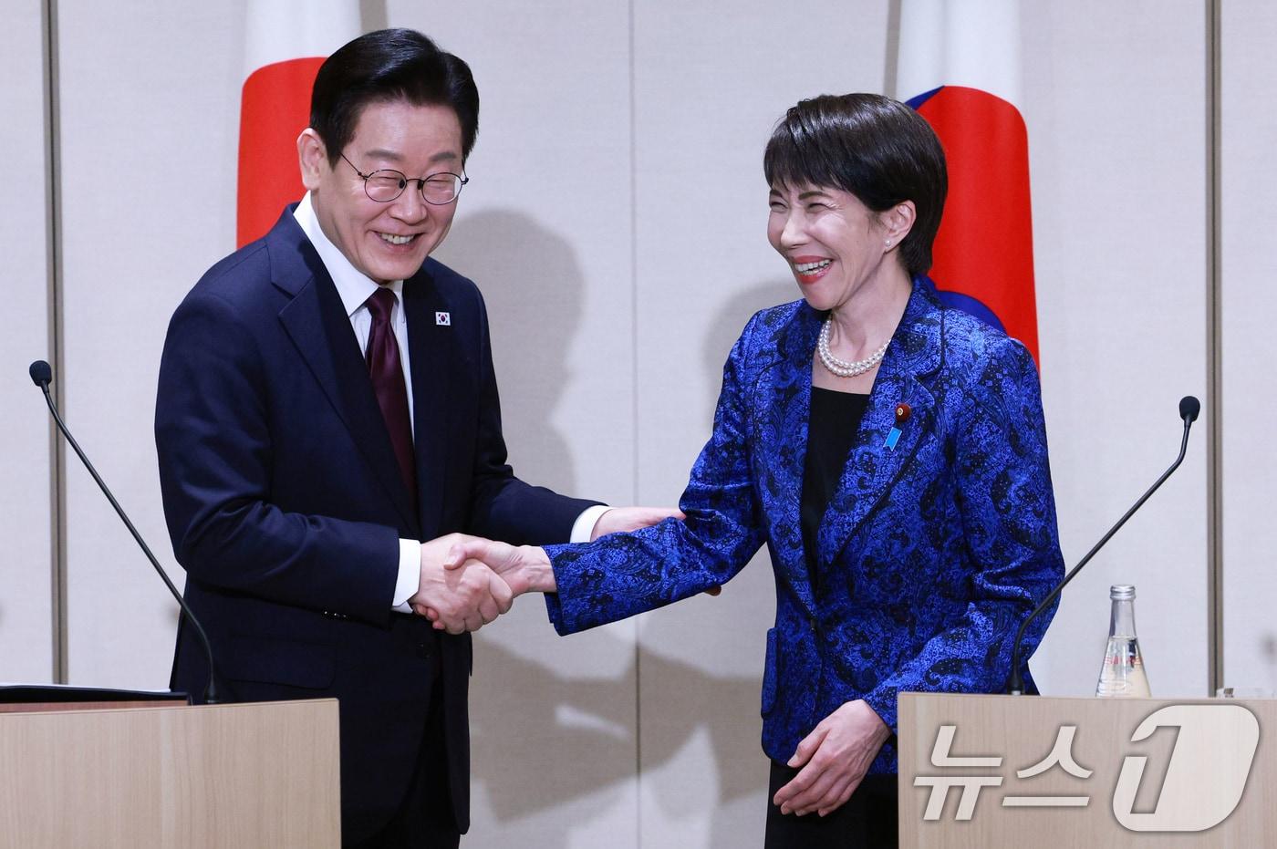 President Lee Jae Myung and Japanese Prime Minister Takaichi Sanae shake hands after concluding a joint press conference at the meeting venue in Nara Prefecture, Japan, on Tuesday 2026.1.13 / News1