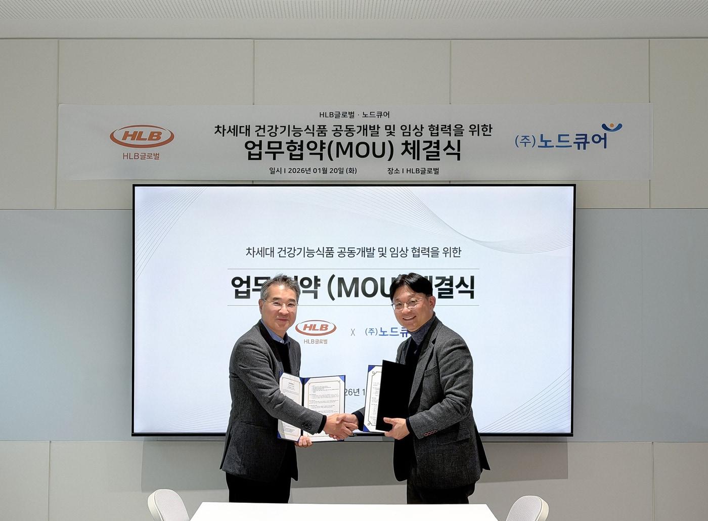 Kim Kwang-jae, CEO of HLB Global (left in photo), and Park Jong-hwan, CEO of Nodcure, pose for a commemorative photo after signing a business agreement for joint development and clinical collaboration on next-generation health functional foods / Provided by HLB Global