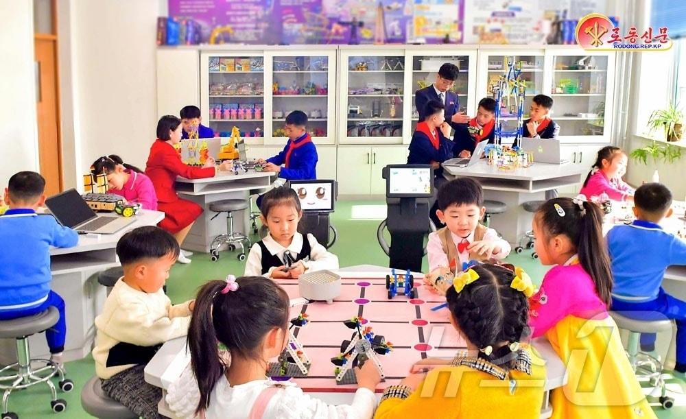 The Rodong Sinmun, the official newspaper of North Korea's Workers' Party, highlighted the Nangrang District Chonjin Advanced Middle School, which has been transformed into an integrated combined school, on Thursday. It promoted its artificial intelligence education room, TV broadcasting room and children's broadcasting room, educational methodology research room, and practical classrooms for elementary school / Rodong Sinmun