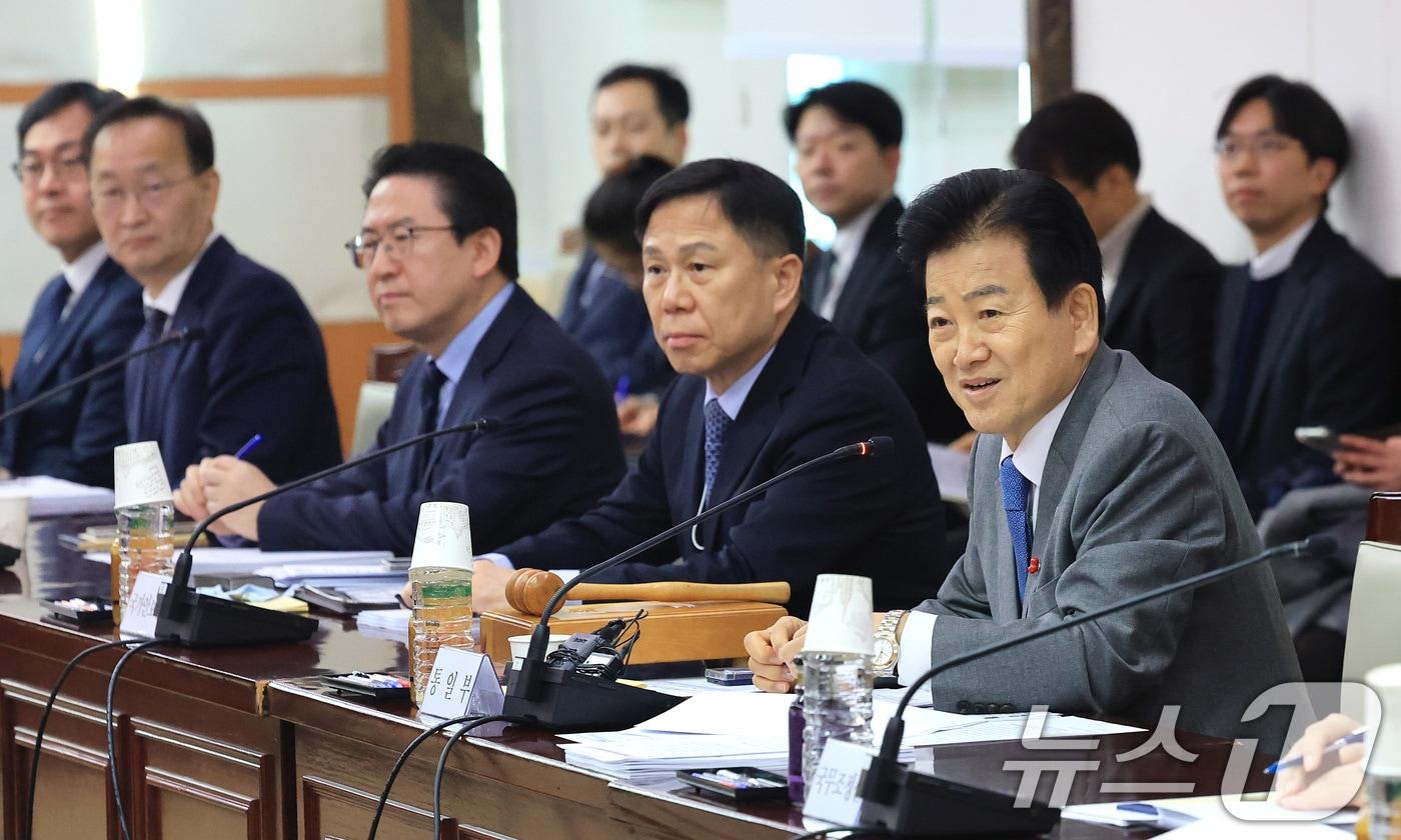 Unification Minister Chung Dong-young speaks at the 340th Inter-Korean Exchange and Cooperation Promotion Council (ICPC) in-person meeting held at the Seoul Government Complex in Jongno-gu, Seoul, on January 22 2026.1.22 / News1