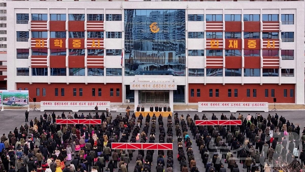 The Rodong Sinmun, the official newspaper of North Korea's Workers' Party, reported on January 24 that the completion ceremony for the Agricultural Machinery Research Institute was held on the January 23. Ri Chol-man, Deputy Premier of the Cabinet and Chairman of the Agricultural Committee, officials from relevant sectors and associated units, workers, and employees of the institute participated / Rodong Sinmun