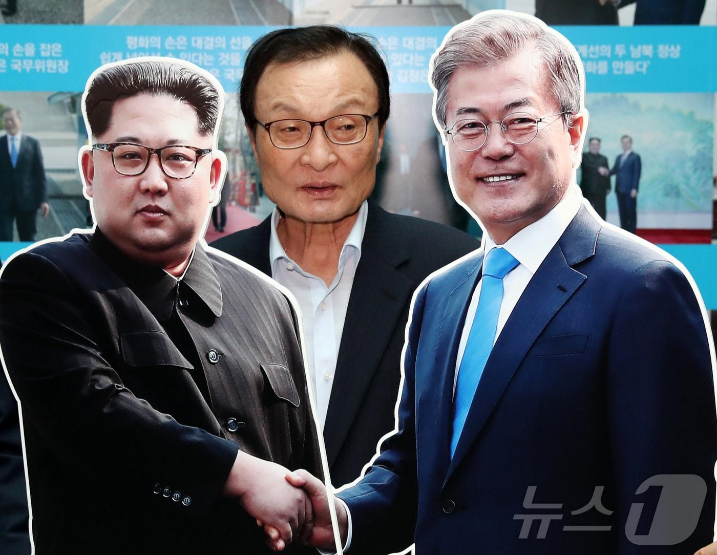 Lee Hae-chan, senior vice chairman of the National Unification Advisory Council, who had fallen critically ill with a myocardial infarction during a business trip to Vietnam, passed away on January 25 in Ho Chi Minh City, Vietnam, at the age of 73. The photo shows Lee, then leader of the Democratic Party of Korea, standing between a photo of President Moon Jae-in and North Korean State Affairs Commission Chairman Kim Jong Un shaking hands at the Policy Festival held at the National Assembly Members' Office Building in Yeouido, Seoul, on September 20, 2019 2026.1.25 / News1