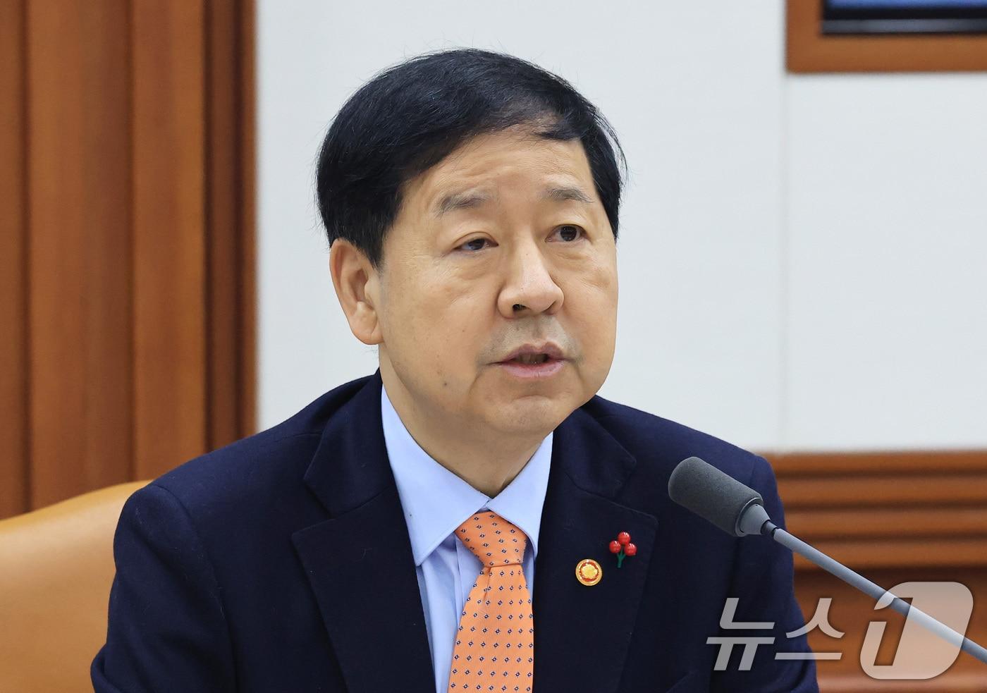 Deputy Prime Minister and Minister of Finance and Economy Koo Yun-cheol delivers an opening statement at the Foreign Economic Ministers' Meeting held at the Government Complex Seoul in Jongno-gu, Seoul, on Monday 2026.1.26 / News1