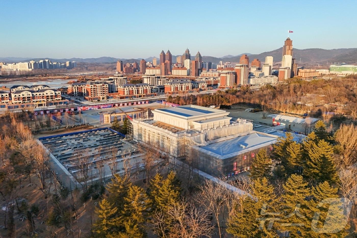 The current state of the Overseas Military Operations Combat Merit Memorial Hall Construction Site under construction in North Korea / Rodong Sinmun