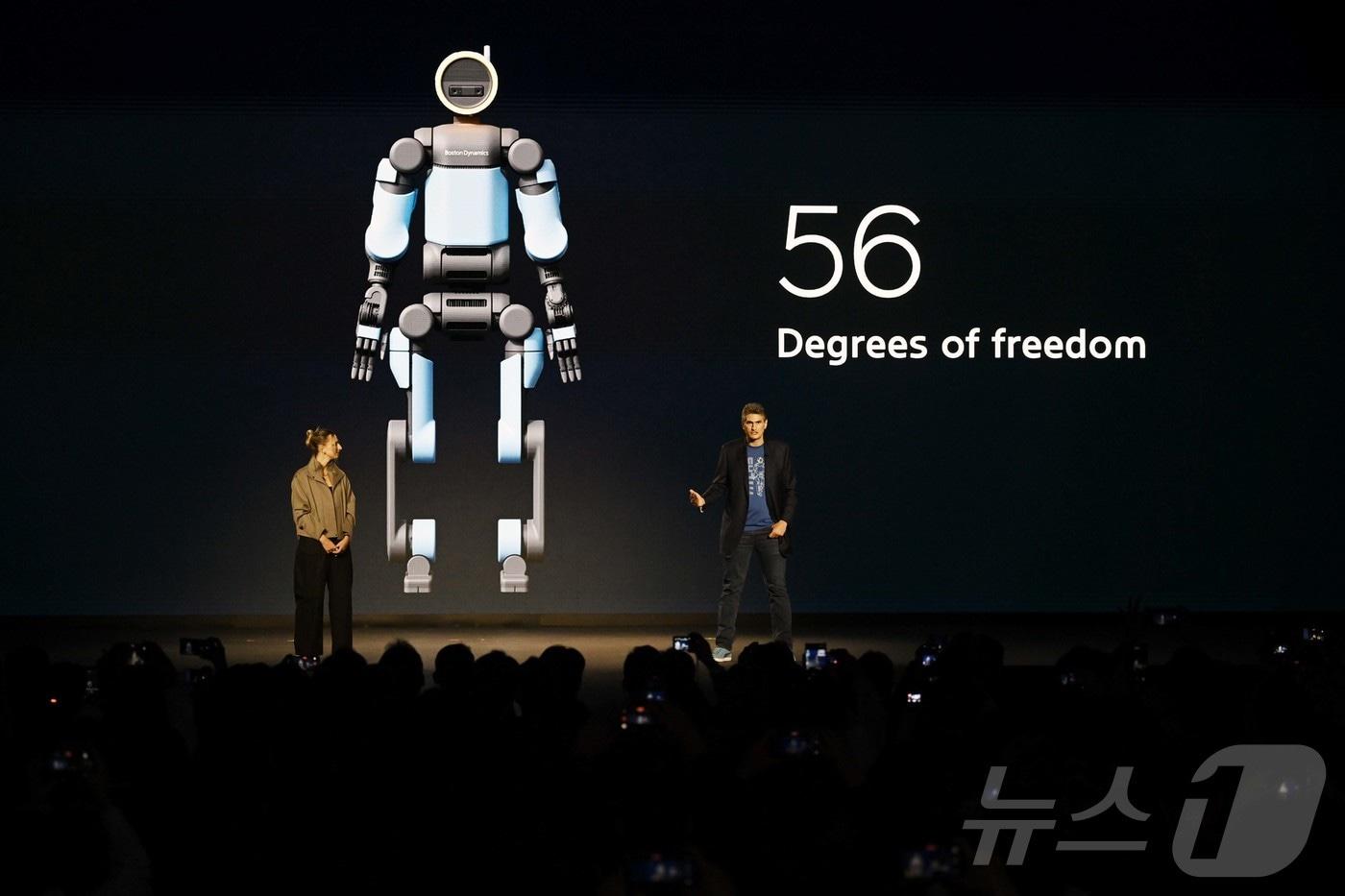 On March 5, one day before the opening of CES 2026, the world's largest consumer electronics and information technology (IT) exhibition, Jack Jakowski, Head of Atlas Development at Boston Dynamics, and Aya Dervin, Head of Humanoid Application Strategy at Boston Dynamics, introduced a next-generation electric Atlas prototype model at the Hyundai Motor Group press conference held at the Mandalay Bay in Las Vegas, Nevada, U.S. 2026.1.6 / News1