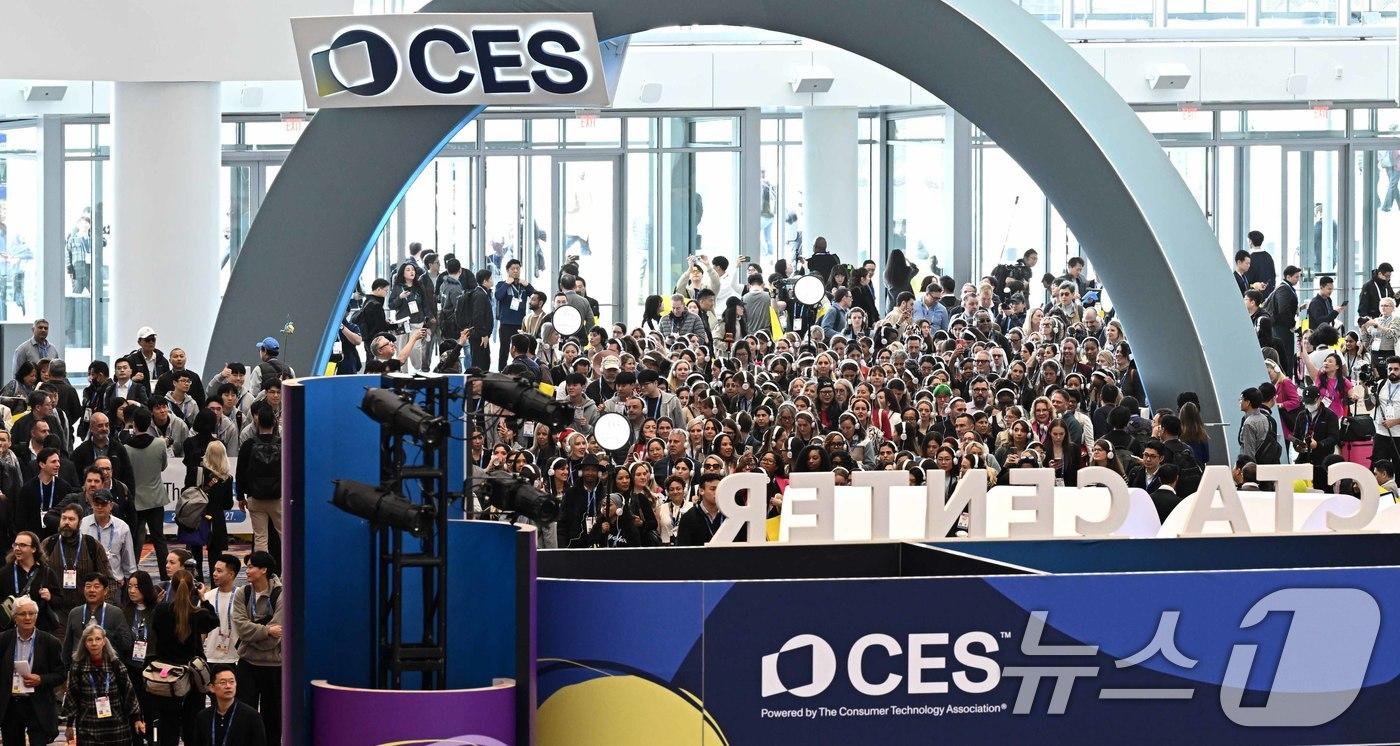 Group attendees wearing headsets enter the LVCC Central Hall in Las Vegas, Nevada, U.S., on January 6, the opening day of CES 2026, the world's largest consumer electronics and IT exhibition 2026.1.7 / News1