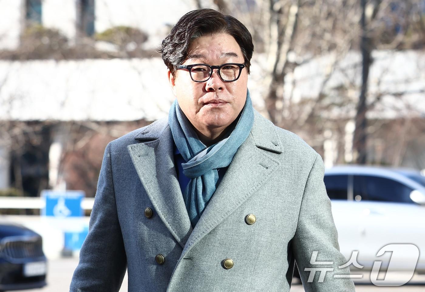 Kim Seong-tae, former chairman of Ssangbangwool, arrived at the Seoul High Prosecutors' Office in Seocho-gu, Seoul, on the morning of April 8 to be questioned regarding allegations of coercion to elicit a confession that arose during the investigation into Ssangbangwool's remittances to North Korea 2026.1.8 / News1