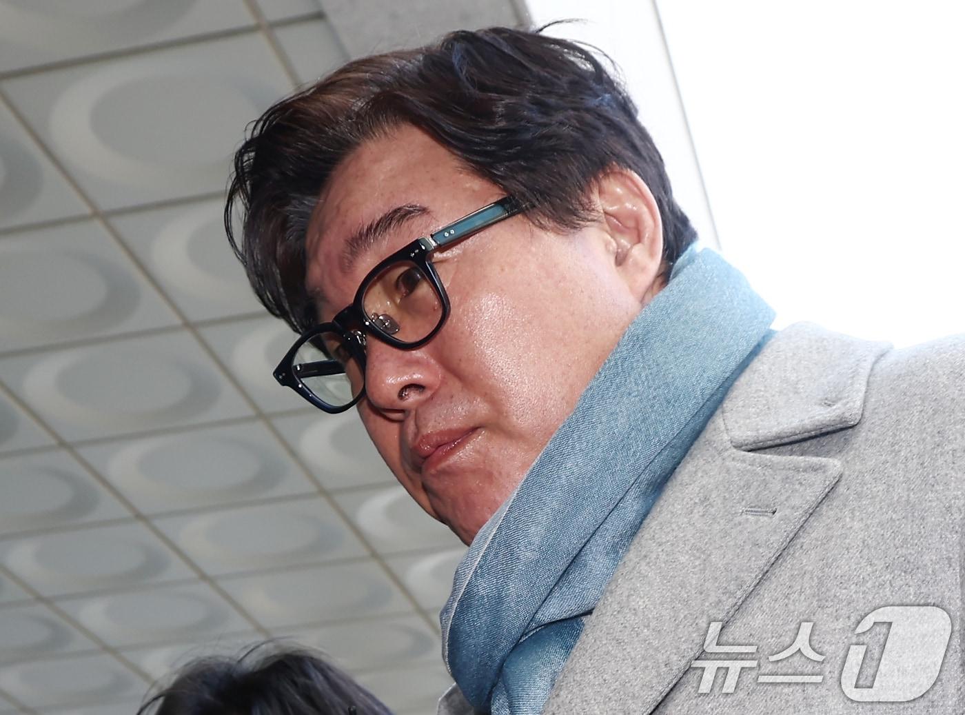 Kim Sung-tae, former chairman of Ssangbangwool, arrives at the Seoul High Prosecutors' Office in Seocho-gu, Seoul, on the morning of January 8 to be questioned regarding allegations of coercion to elicit a confession that arose during the investigation into Ssangbangwool's remittances to North Korea 2026.1.8 / News1