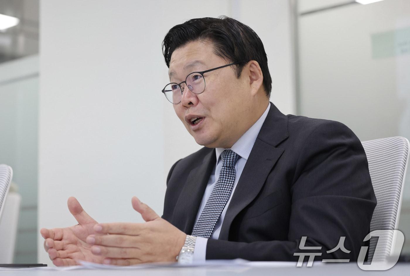 Retired Army Brigadier General Cho Yong-geun (former Director of North Korea Policy at the Ministry of National Defense) is being interviewed at the News1 office in Jongno-gu, Seoul, on Monday / News1