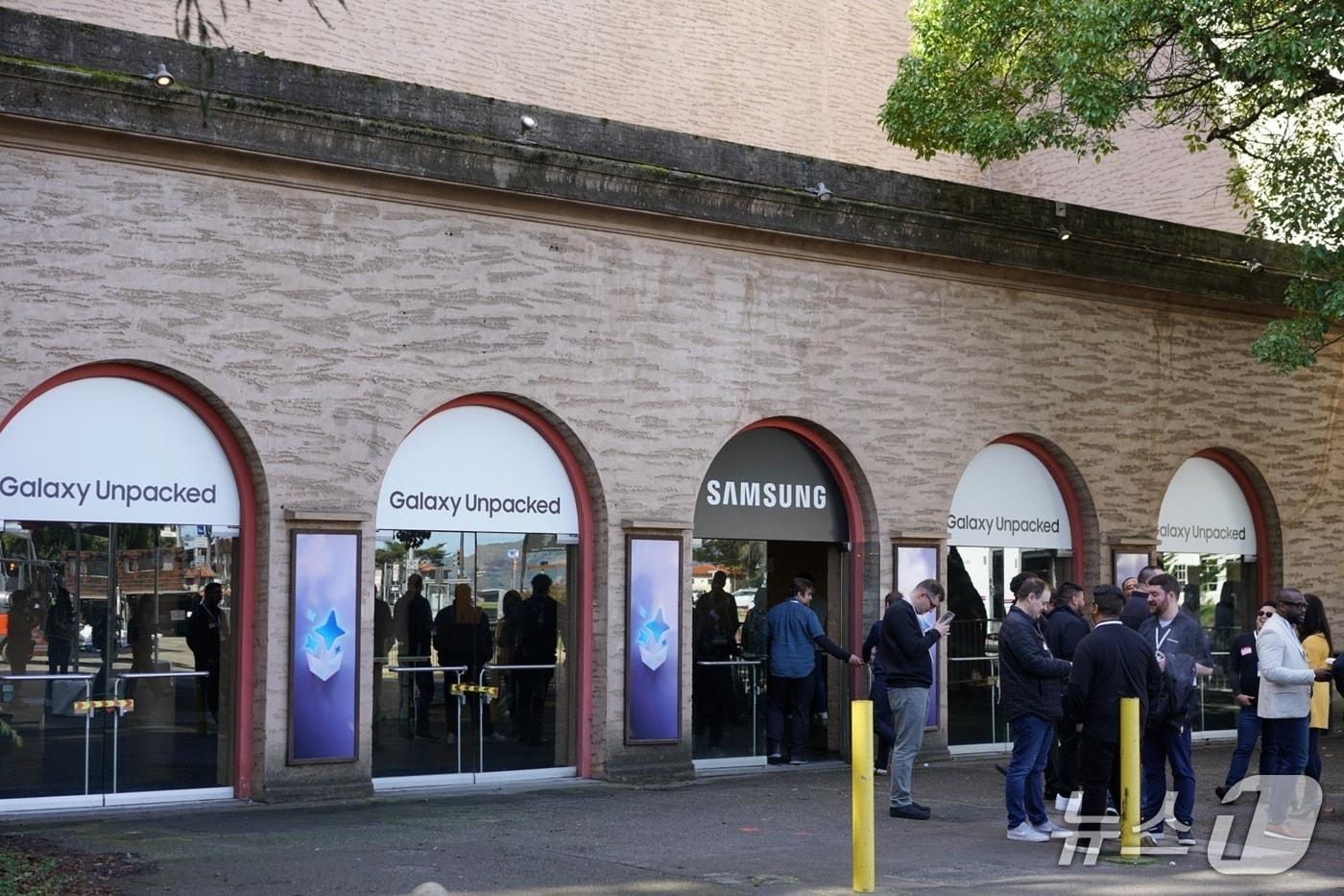 The scene around the Galaxy Unpacked event venue at the Palace of Fine Arts in San Francisco, U.S., on Tuesday 2026.2.24 / News1