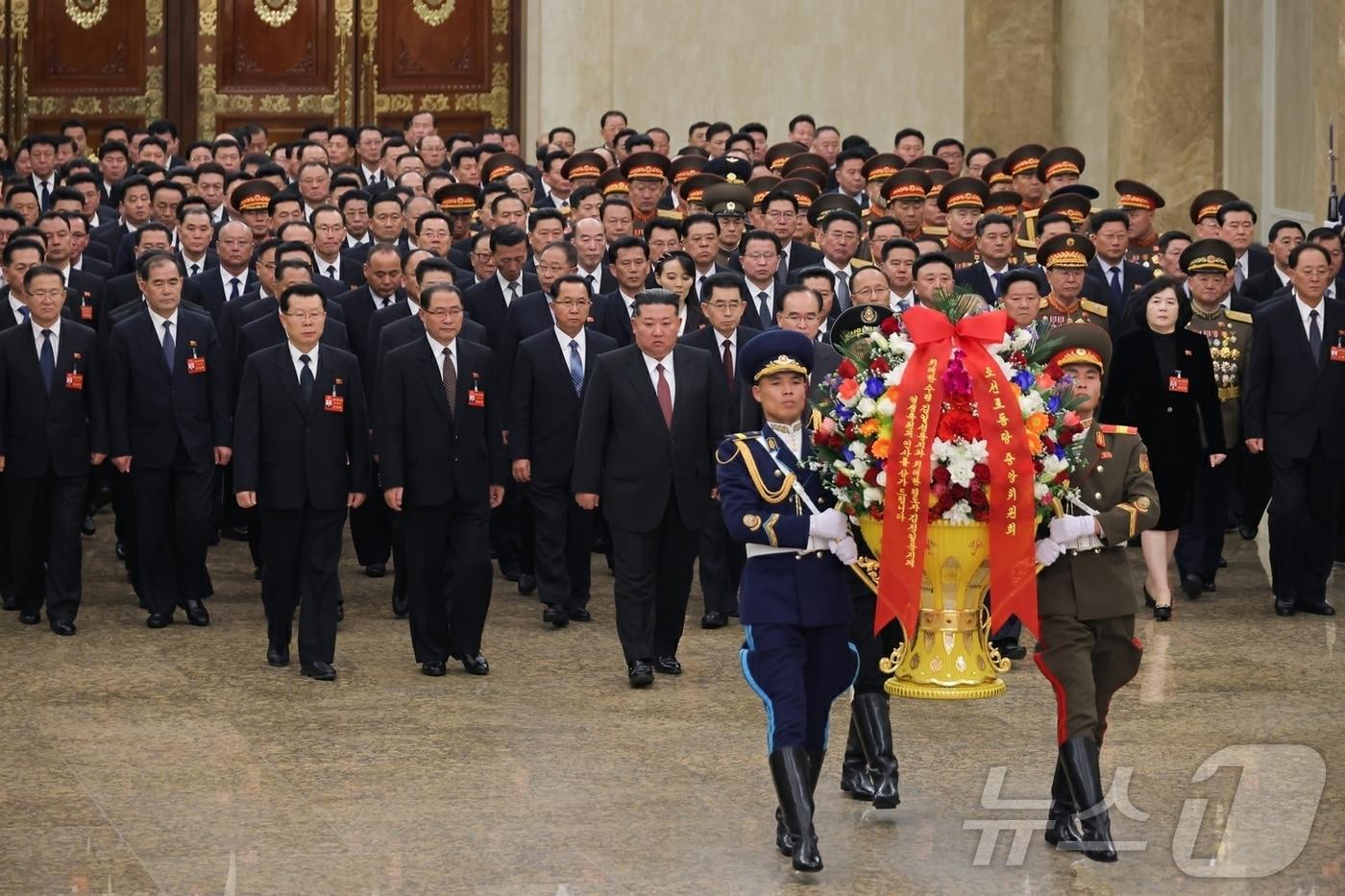 The Rodong Sinmun, the official newspaper of North Korea's Workers' Party, reported on Friday that Comrade Kim Jong Un visited the Kumsusan Palace of the Sun on Thursday with newly elected members of the 9th Party Central Committee / Rodong Sinmun