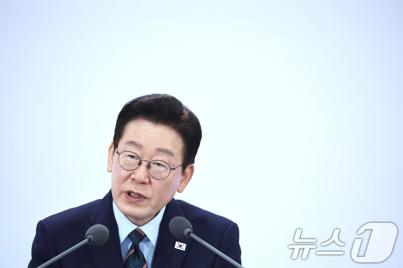 President Lee Jae Myung speaks at the Listening to the Heart of Jeonbuk town hall meeting held at Jeonbuk National University in Jeonju, North Jeolla Province, on February 27 2026.2.27 / News1