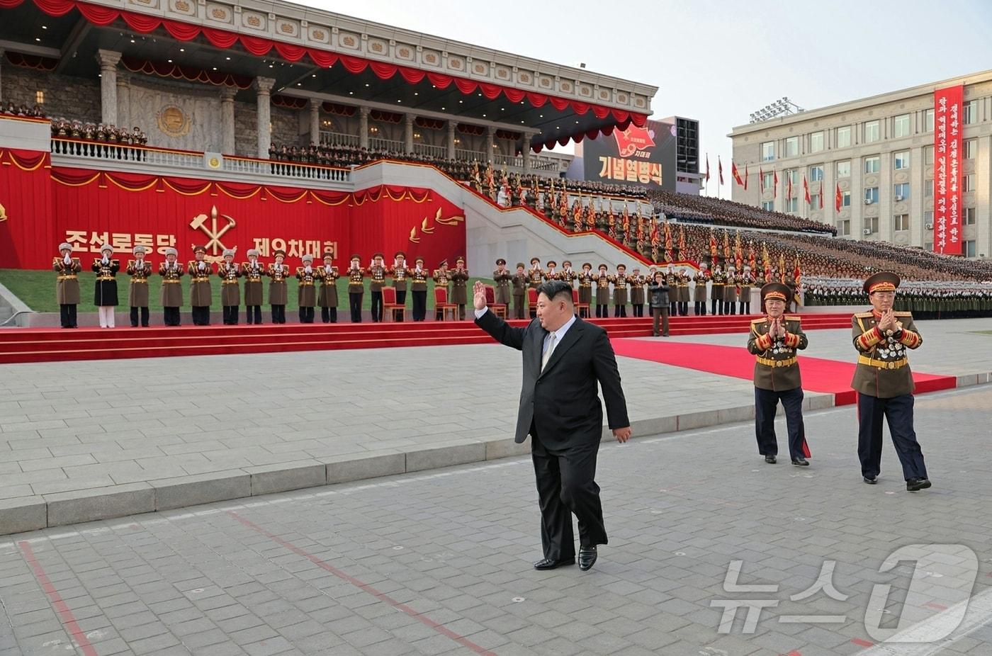 The Rodong Sinmun, the official newspaper of the Workers' Party of Korea, reported on February 28 that the respected Comrade Kim Jong Un, General Secretary of the Workers' Party of Korea and Chairman of the State Affairs Commission of the Democratic People's Republic of Korea, participated in the commemorative military parade for the 9th Party Congress on February 27. He met with commanders and soldiers of the Korean People's Army units and units at all levels, and took commemorative photos with them. He met with commanders and soldiers from units and formations at all levels of the Korean People's Army and took commemorative photos / Rodong Sinmun