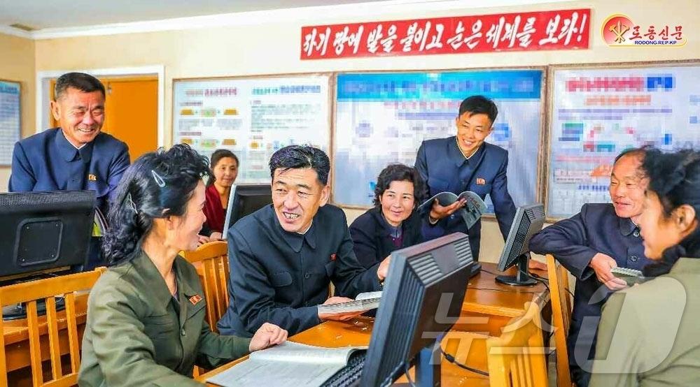 The Rodong Sinmun, the official newspaper of North Korea's Workers' Party, reported on Wednesday that residents at the Honggyesu Farm in Samjiyon City are contemplating ways to cultivate crops using scientific and technological methods / Rodong Sinmun