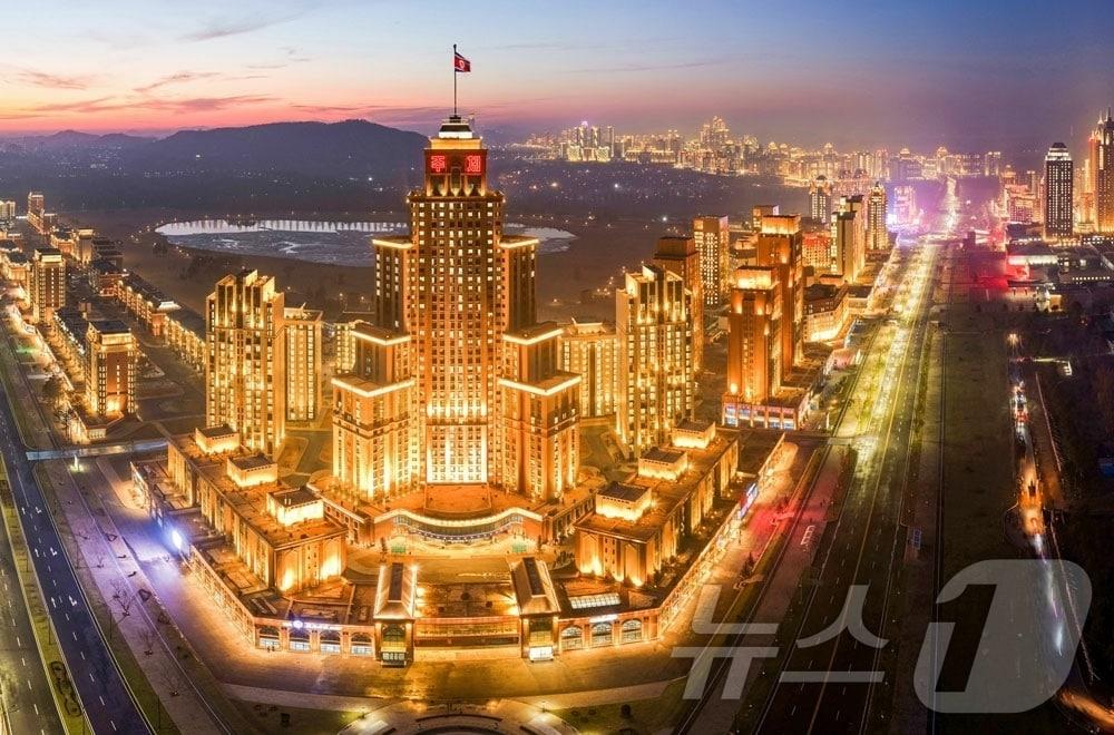 The Rodong Sinmun, the official newspaper of North Korea's Workers' Party, reported on Tuesday that it grandly held a completion ceremony for 10,000 residential units in the fourth phase of the Hwasong District, announcing to the world the overachievement of the February 16 goal to build 50,000 residential units in Pyongyang / Rodong Sinmun