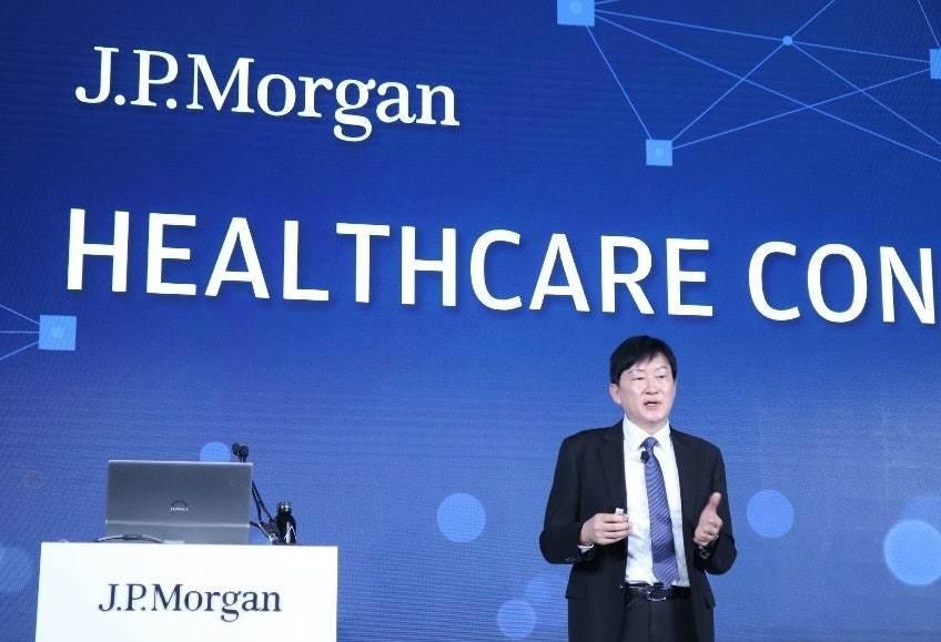 John Rim, CEO of Samsung Biologics, delivers a presentation at the JP Morgan Healthcare Conference held in San Francisco, California, U.S., on February 13 (provided by Samsung Biologics) / News1