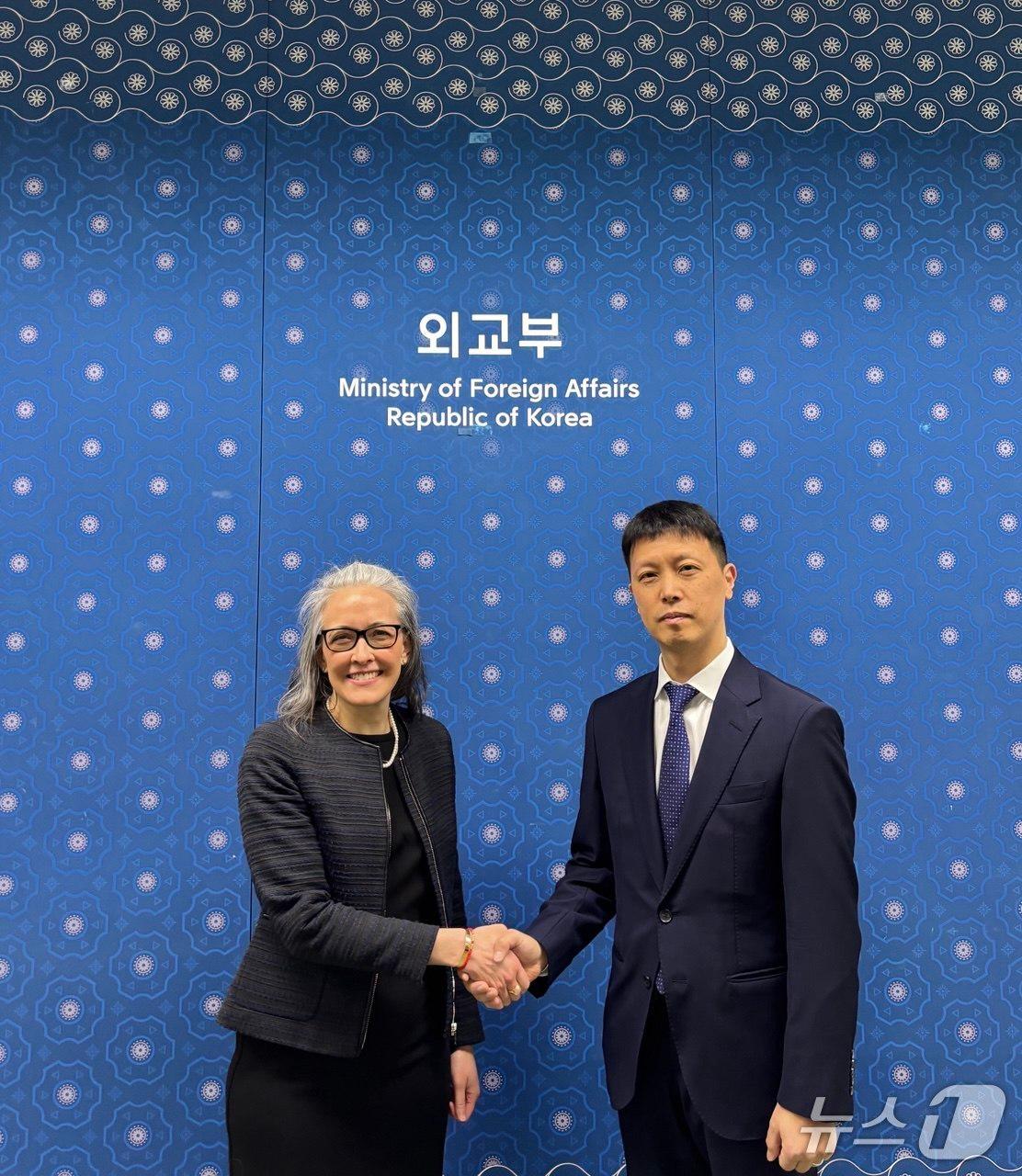 The Ministry of Foreign Affairs announced that it held the first Korea-Canada Cyber Policy Consultations at the Ministry of Foreign Affairs building in Seoul on Tuesday. Ambassador Yoon Jong-kwon, Director-General for International Cyber Cooperation at the Ministry of Foreign Affairs, served as the lead representative for the Republic of Korea, while Gillian Frost, Director General for Cyber, Critical Technologies and Democratic Resilience at Global Affairs Canada, served as the lead representative for Canada / Provided by Ministry of Foreign Affairs