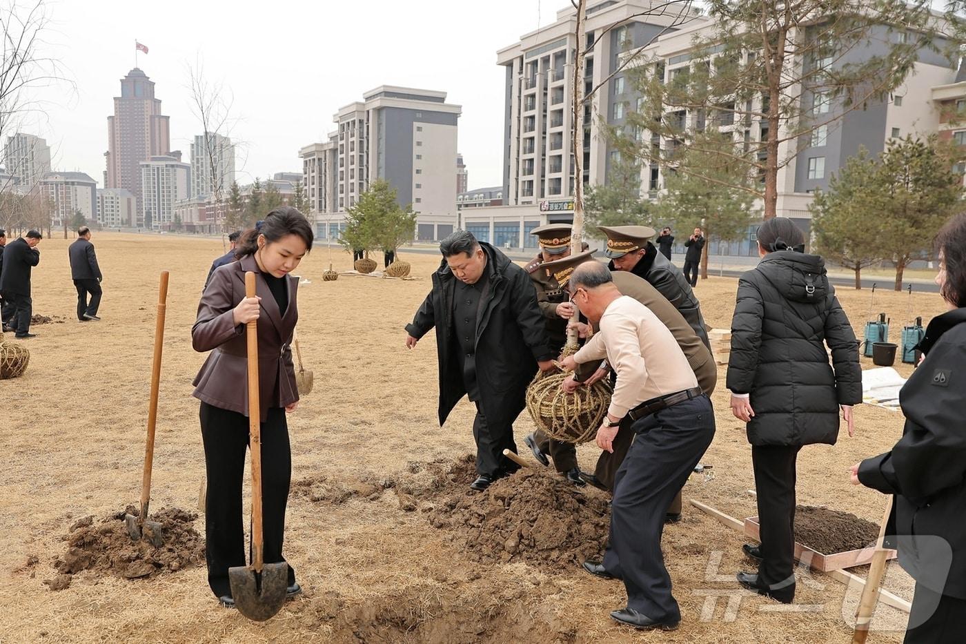 Kim Jong Un, General Secretary of North Korea's Workers' Party, and his daughter Ju-ae planting trees in Saebyul Street / Rodong Sinmun