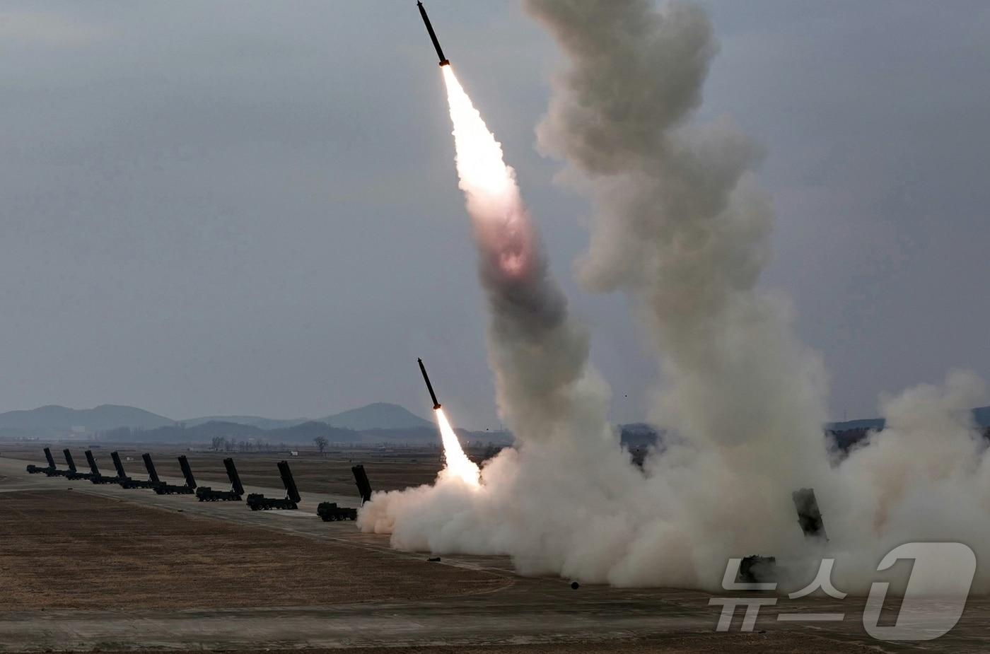 A scene from the firepower strike drill conducted by the Long-Range Artillery Unit of the Korean People's Army's Western District on March 14 / Rodong Sinmun