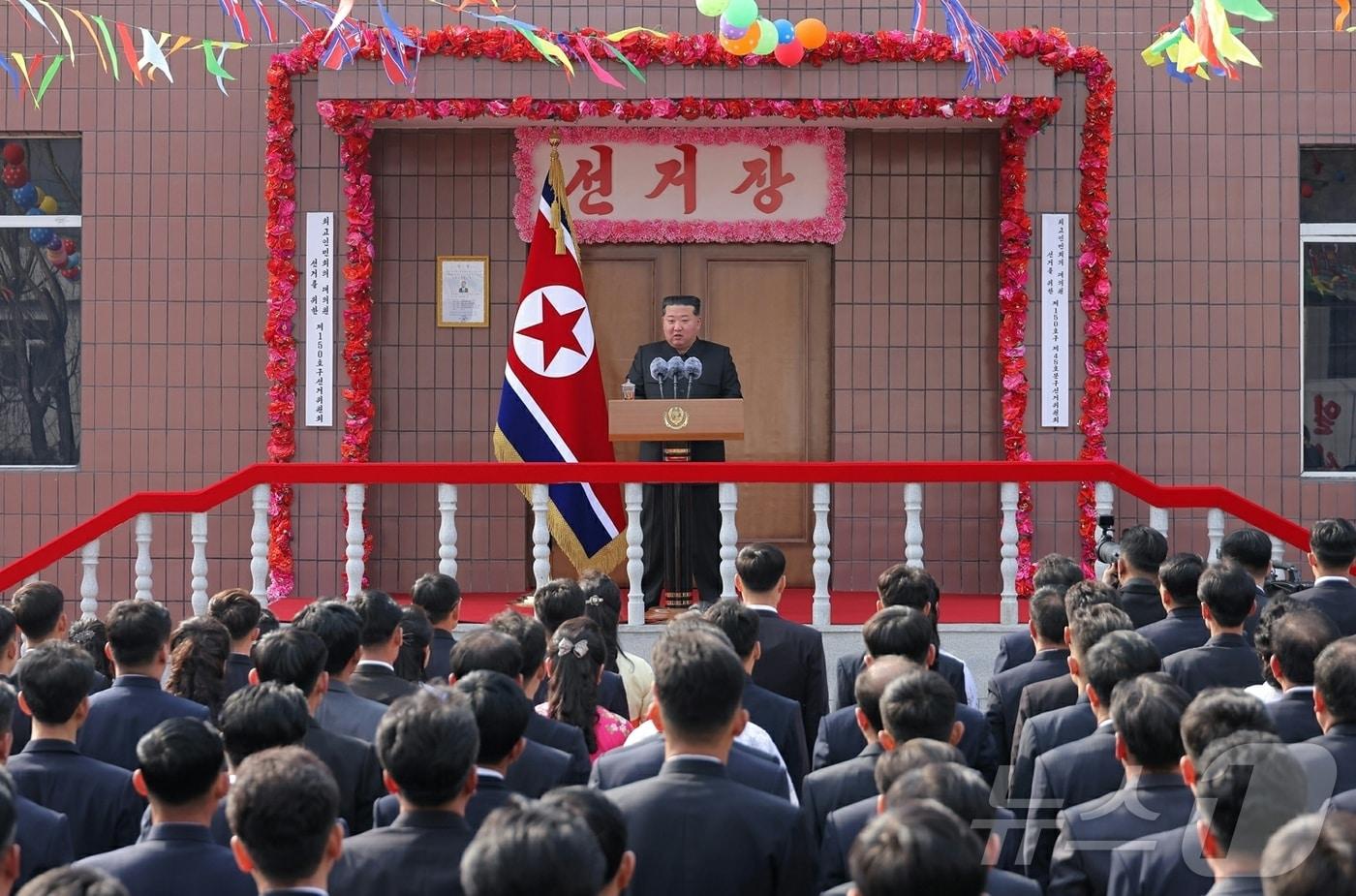 On Monday, Rodong Sinmun, the official newspaper of North Korea’s Workers’ Party, reported that elections for the 15th Supreme People’s Assembly of the Democratic People’s Republic of Korea were held on March 15 in all constituencies nationwide, adding that Kim Jong Un, General Secretary of the Party, visited a polling station set up at the Chonsong Youth Coal Mine, part of the Suncheon District Youth Coal Mine United Enterprise, to cast his vote / Rodong Sinmun