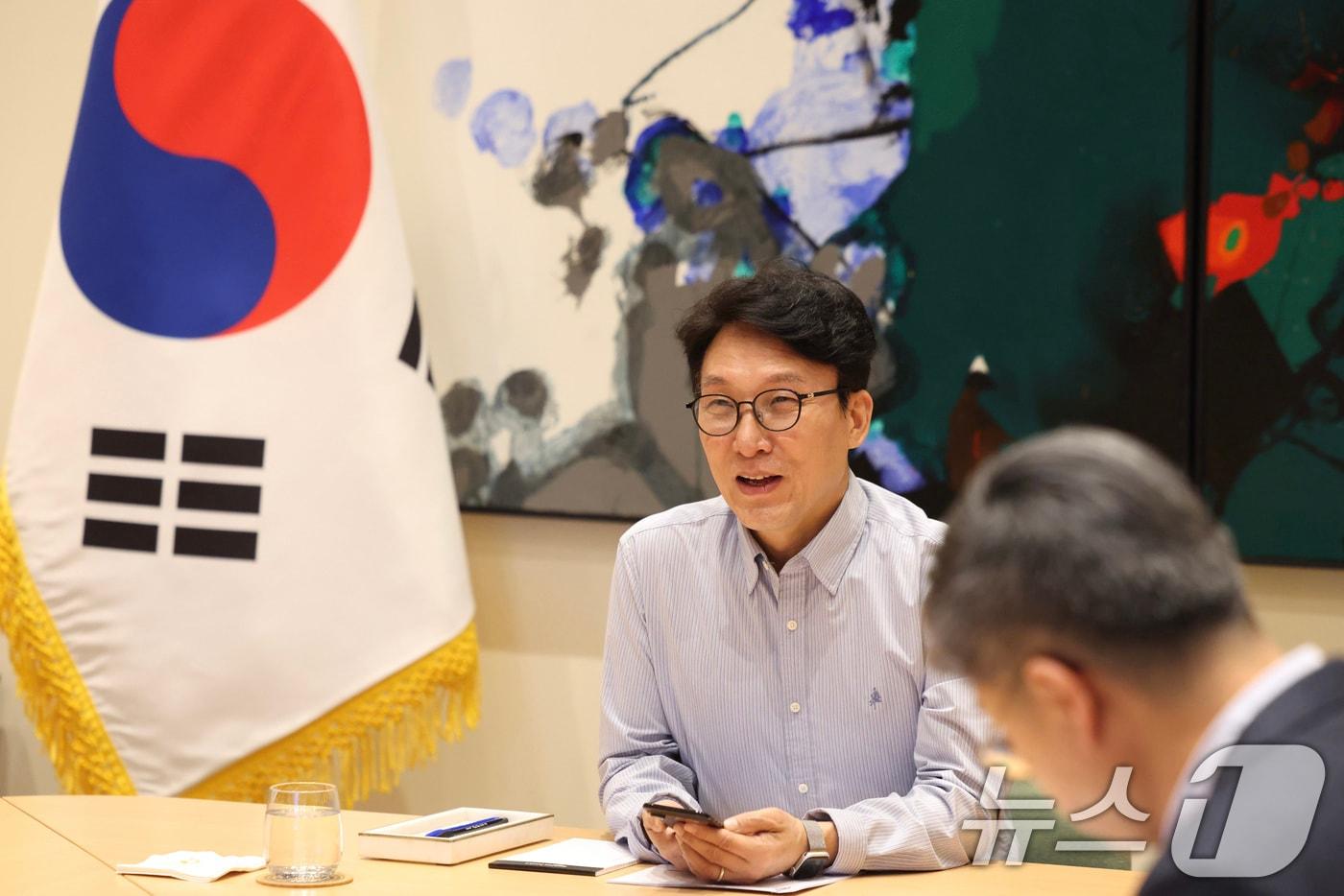 Prime Minister Kim Min-seok speaks during a video conference between the Korean Mission to the United Nations in New York and the Ministry of Foreign Affairs’ Comprehensive Situation Room at the Seoul Government Complex Annex on March 15 (Provided by the Prime Minister's Office) 2026.3.16 / News1