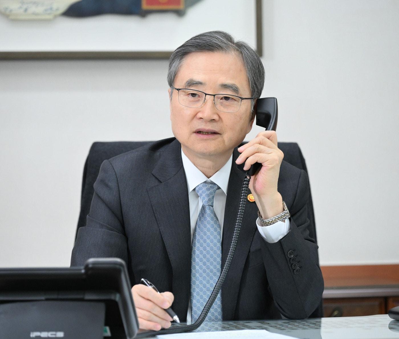 The Ministry of Foreign Affairs announced on Monday that U.S. Secretary of State Marco Rubio emphasized the importance of international cooperation regarding the Strait of Hormuz during a phone call with Foreign Minister Cho Hyun earlier that day / Provided by Ministry of Foreign Affairs