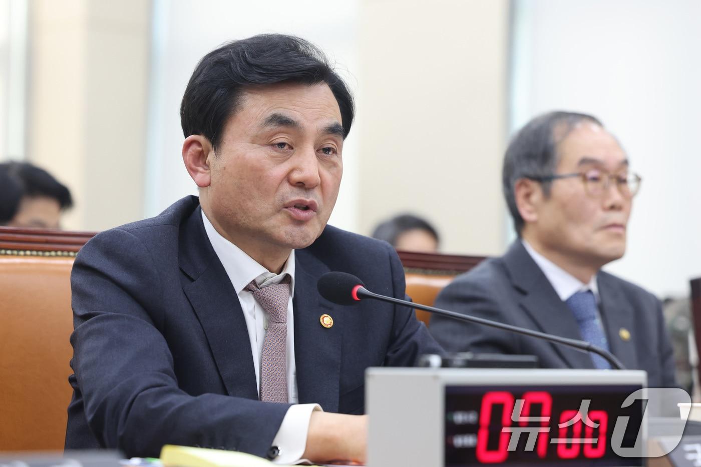 Defense Minister Ahn Gyu-back answers questions from lawmakers during a plenary session of the National Defense Committee at the National Assembly in Yeouido, Seoul, on Tuesday 2026.3.17 / News1