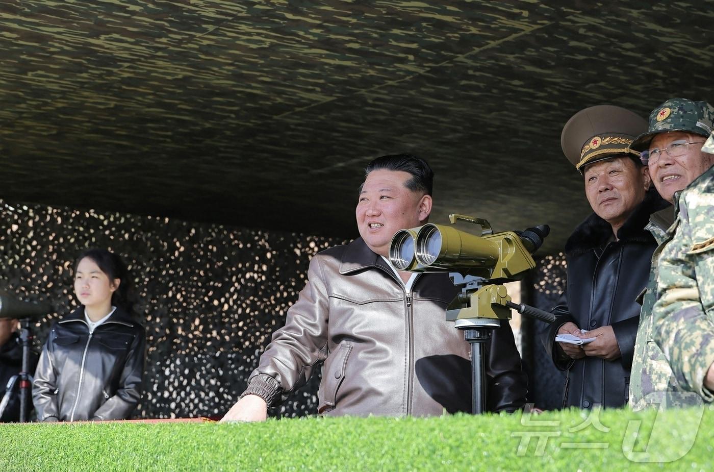 Kim Jong Un, General Secretary of North Korea’s Workers’ Party, and his daughter Ju-ae visited the Pyongyang 60th Training Base, which is directly under the command of the Korean People’s Army Capital Defense Corps, on March 19 / Rodong Sinmun