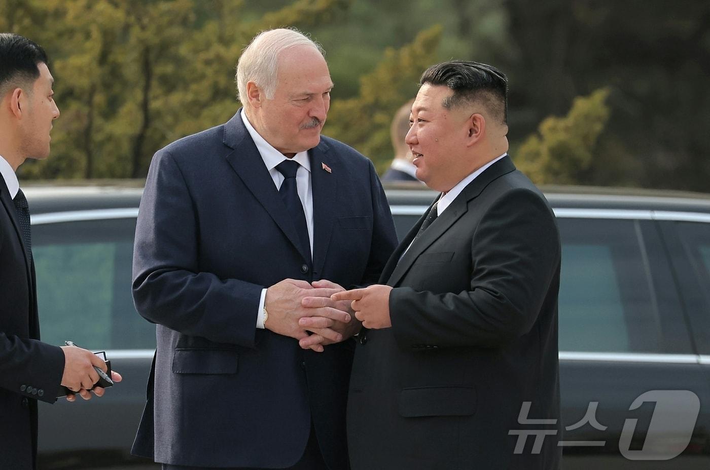 On Thursday, Rodong Sinmun, the official newspaper of North Korea’s Workers’ Party, reported that Comrade Alexander Lukashenko, President of the Republic of Belarus, who is on an official visit to our country, laid a wreath at the Tower of Liberation on Wednesday / Rodong Sinmun