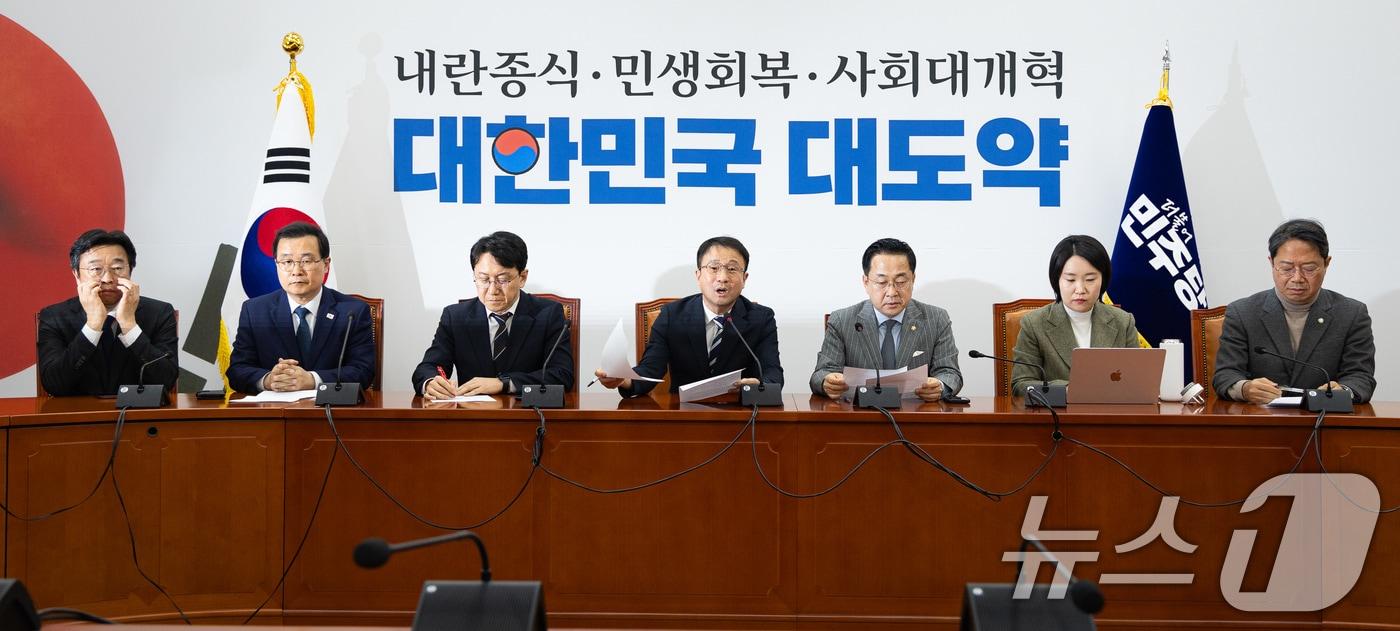 Han Byeong-do, floor leader (chairman) of the Democratic Party of Korea, delivers an opening statement at the second plenary meeting of the National Assembly Investigation Committee for uncovering the truth and withdrawing the indictment over the Yoon Suk Yeol administration's fabricated prosecution, held at the National Assembly in Yeouido, Seoul, on Thursday 2026.3.5 / News1