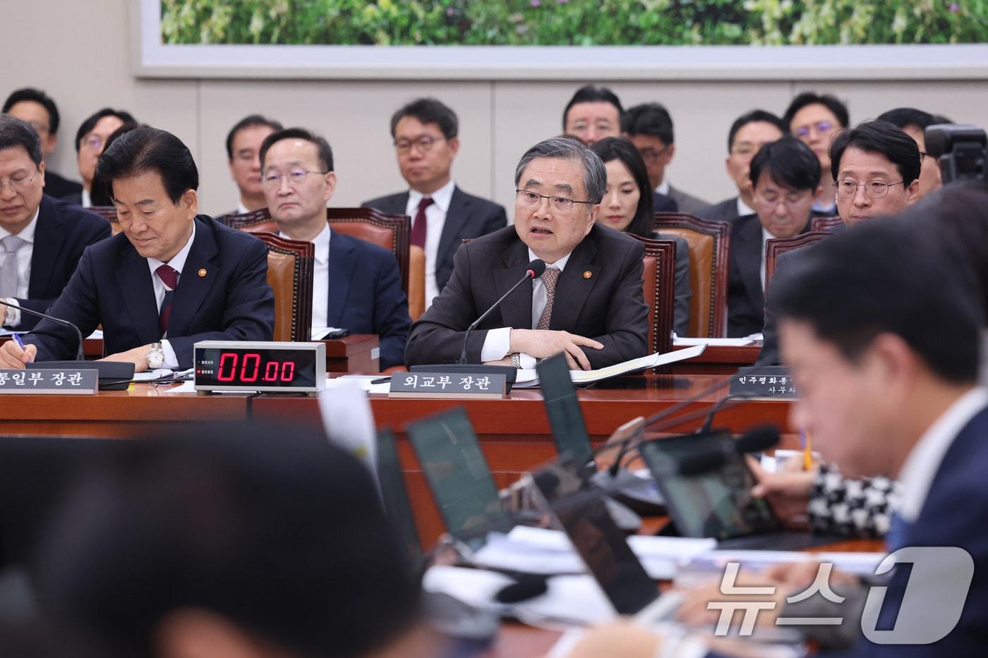 Foreign Minister Cho Hyun is responding to lawmakers' questions regarding the situation in the Middle East during a plenary session of the Foreign Affairs and Unification Committee held at the National Assembly in Yeouido, Seoul, on March 6 2026.3.6 / News1