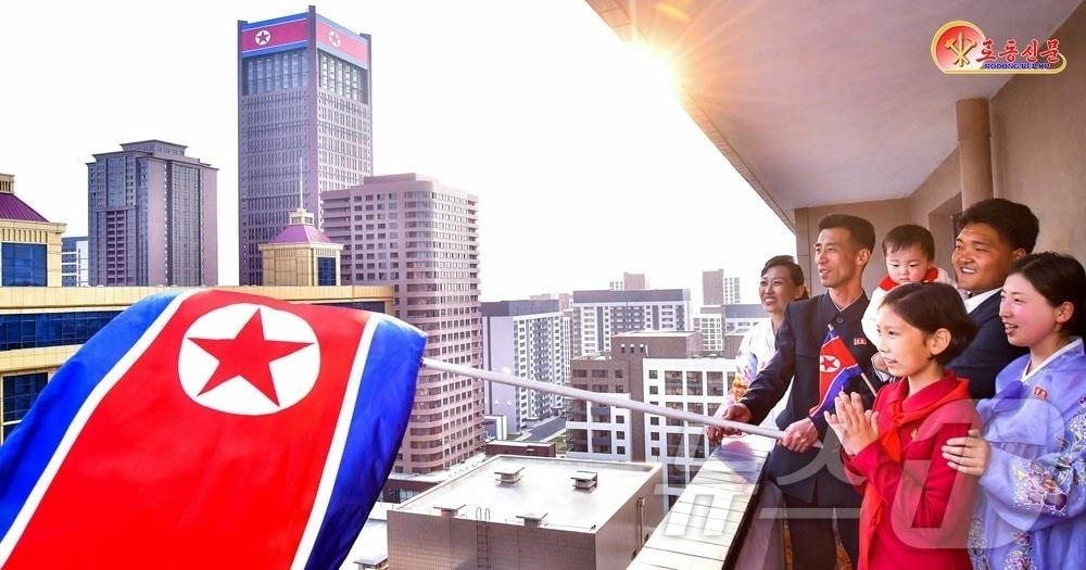 The Rodong Sinmun, the official newspaper of North Korea’s Workers’ Party, reported on Wednesday that the people’s love for the national flag is growing ever more fervent / Rodong Sinmun