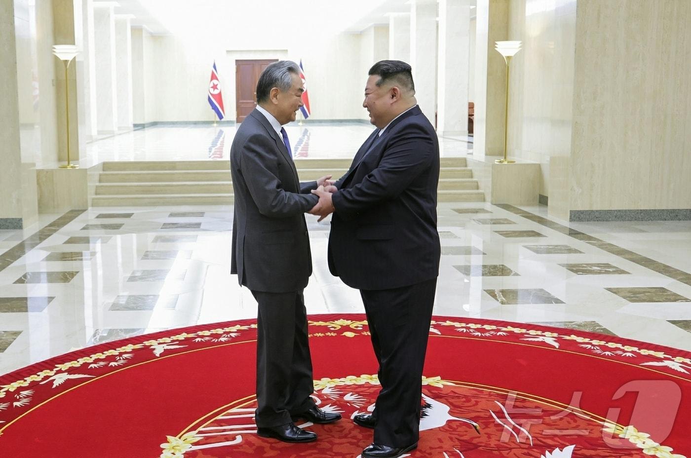 The Rodong Sinmun, the official newspaper of North Korea’s Workers’ Party, reported on April 11 that Kim Jong Un, General Secretary of the Workers’ Party, met with Chinese Foreign Minister Wang Yi in Pyongyang on April 10 and held talks with him / Rodong Sinmun