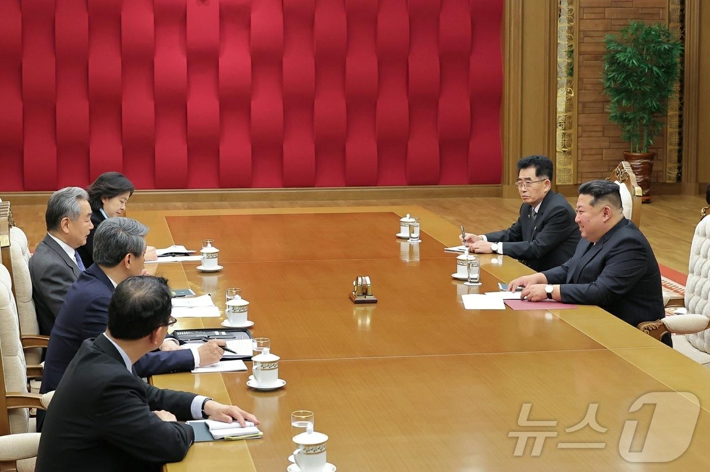 The Rodong Sinmun, the official newspaper of North Korea’s Workers’ Party, reported on April 11 that Kim Jong Un, General Secretary of the Workers’ Party, met with Chinese Foreign Minister Wang Yi in Pyongyang on April 10 and held talks with him / Rodong Sinmun
