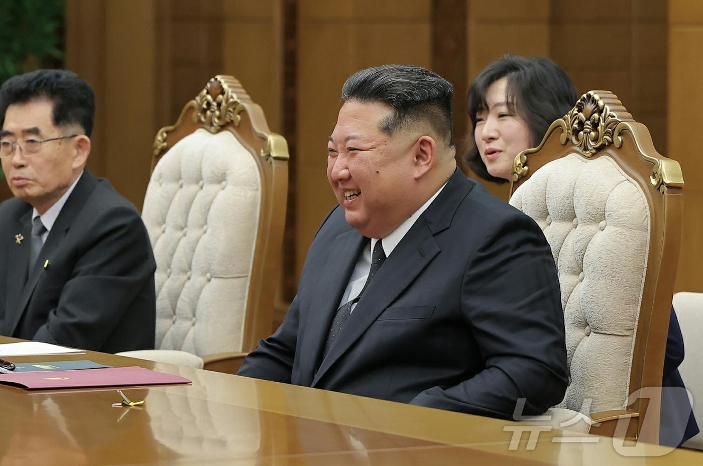 The Rodong Sinmun, the official newspaper of North Korea’s Workers’ Party, reported on April 11 that Kim Jong Un, General Secretary of the Workers’ Party, met with Wang Yi, China’s Foreign Minister, in Pyongyang on April 10 and held talks with him / Rodong Sinmun