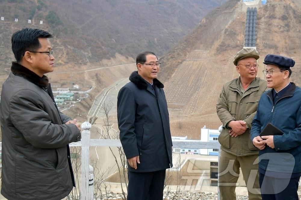 The Rodong Sinmun, the official newspaper of North Korea’s Workers’ Party, reported on April 12 that Prime Minister Pak Thae-song had conducted an on-site inspection of the construction site for the Samjiyon Mountain Tourism Complex and the first-phase construction site of the Tanchon Power Plant, which is nearing completion / Rodong Sinmun