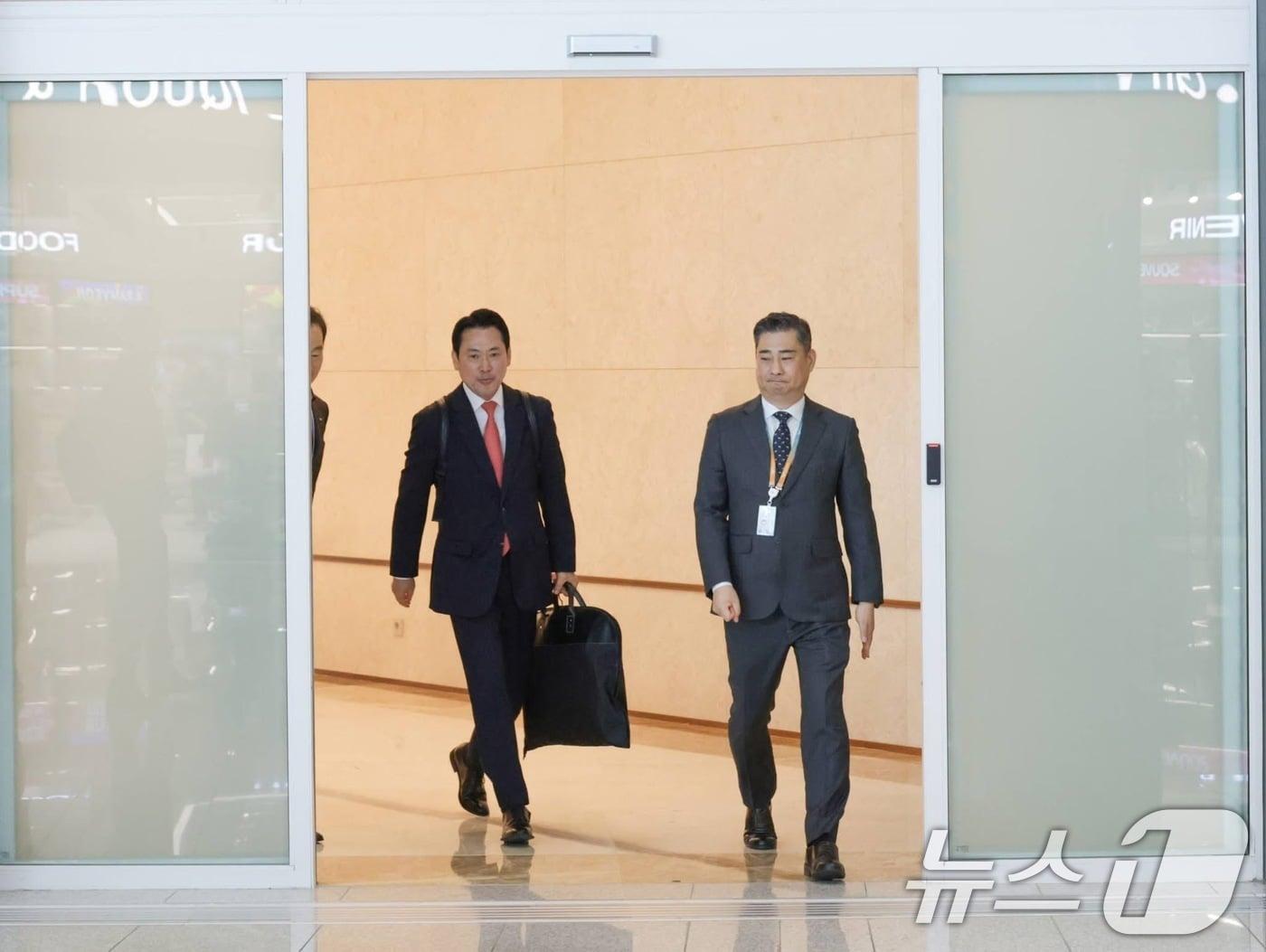People Power Party leader Jang Dong-hyuk is seen departing for Washington, D.C., on April 11 (Jang Dong-hyuk People Power Party Representative Facebook capture) 2026.4.12 / News1