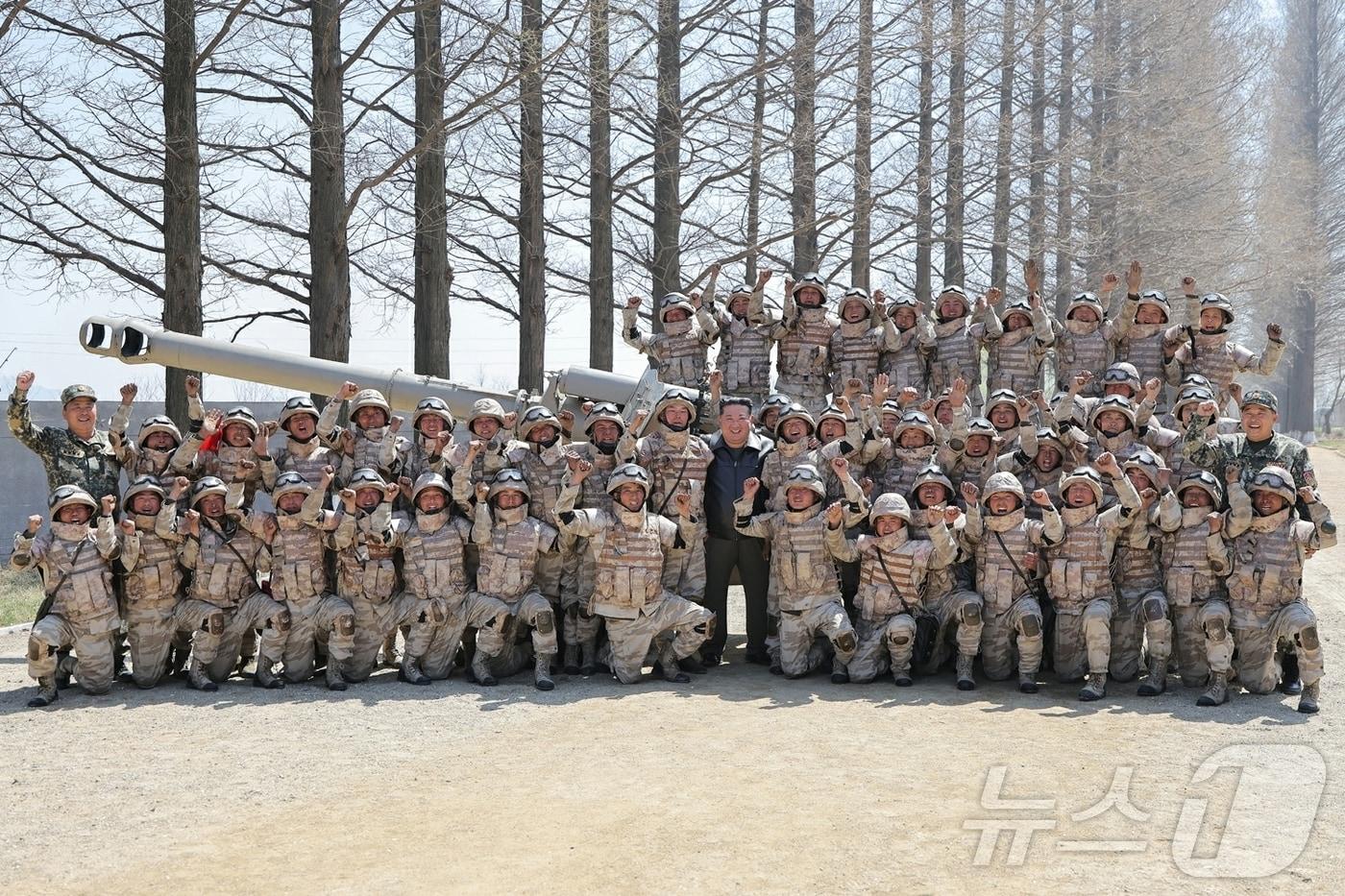 The Rodong Sinmun, the official newspaper of North Korea’s Workers’ Party, reported on Thursday that Comrade Kim Jong Un observed an artillery firing competition among artillery units under the Western District Combined Forces of the Korean People’s Army, which he had organized to mark the Day of the Sun on Wednesday / Rodong Sinmun