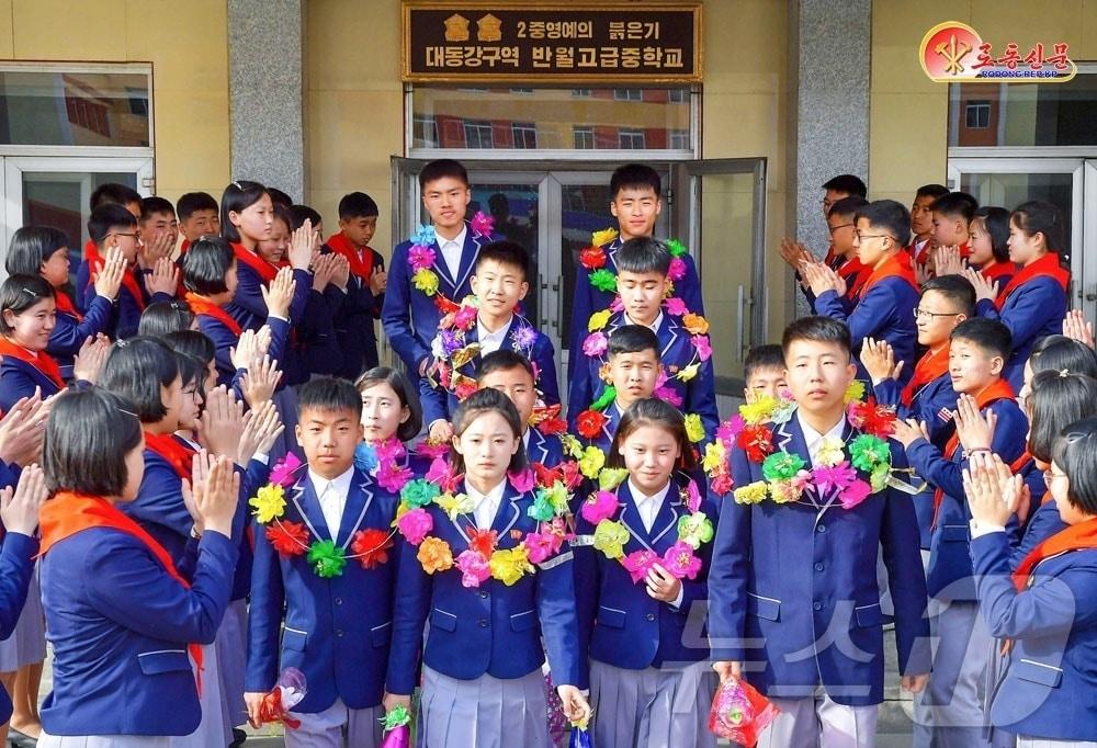On April 18, Rodong Sinmun, the official newspaper of North Korea’s Workers’ Party, reported that graduating seniors from high schools in North Hwanghae Province had volunteered to serve at frontline border outposts / Rodong Sinmun
